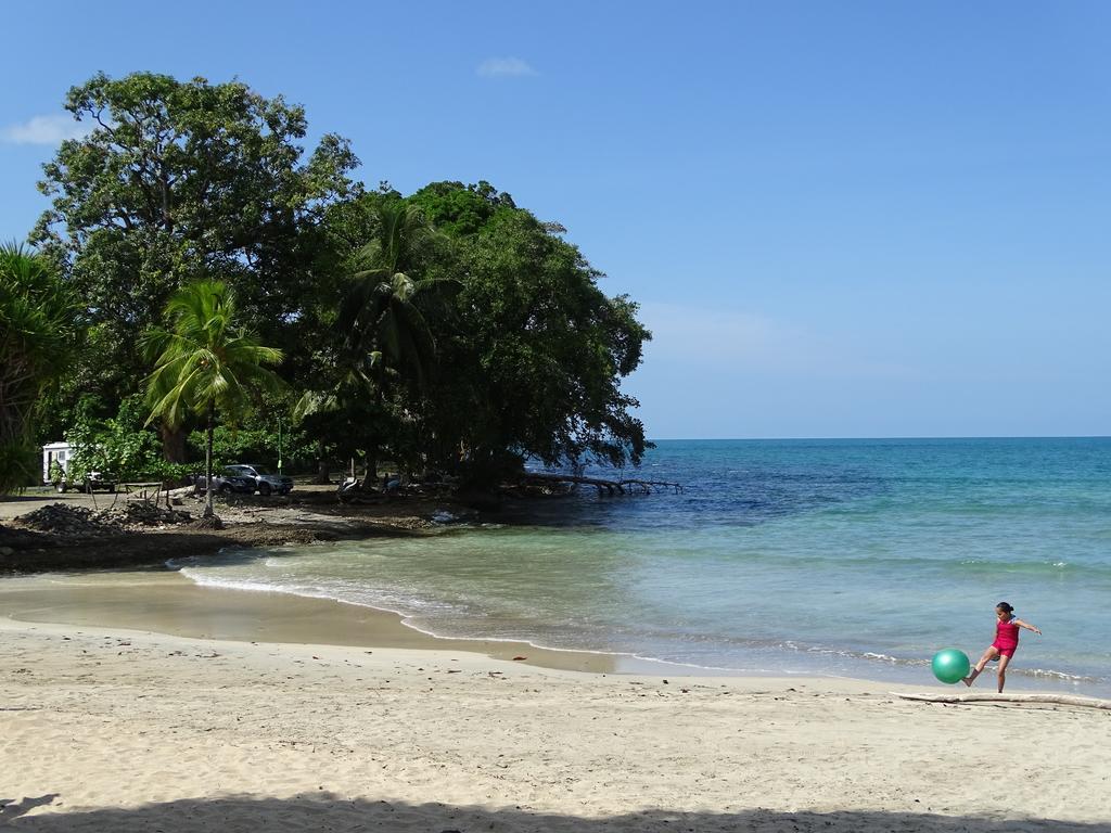 Cabinas Caribe Luna Cahuita Exterior photo